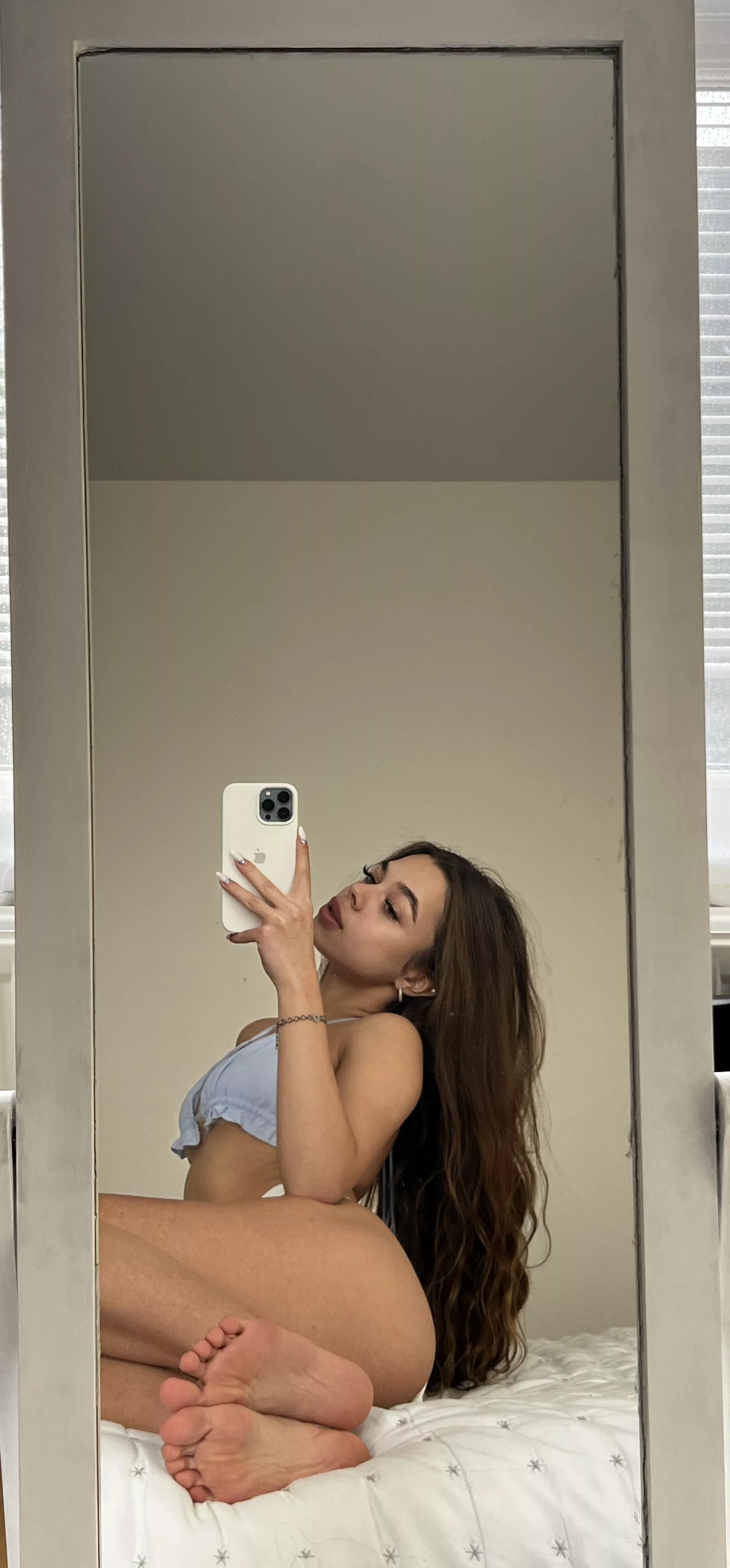 Love when I'm the center of attention here posted by Broken_soula