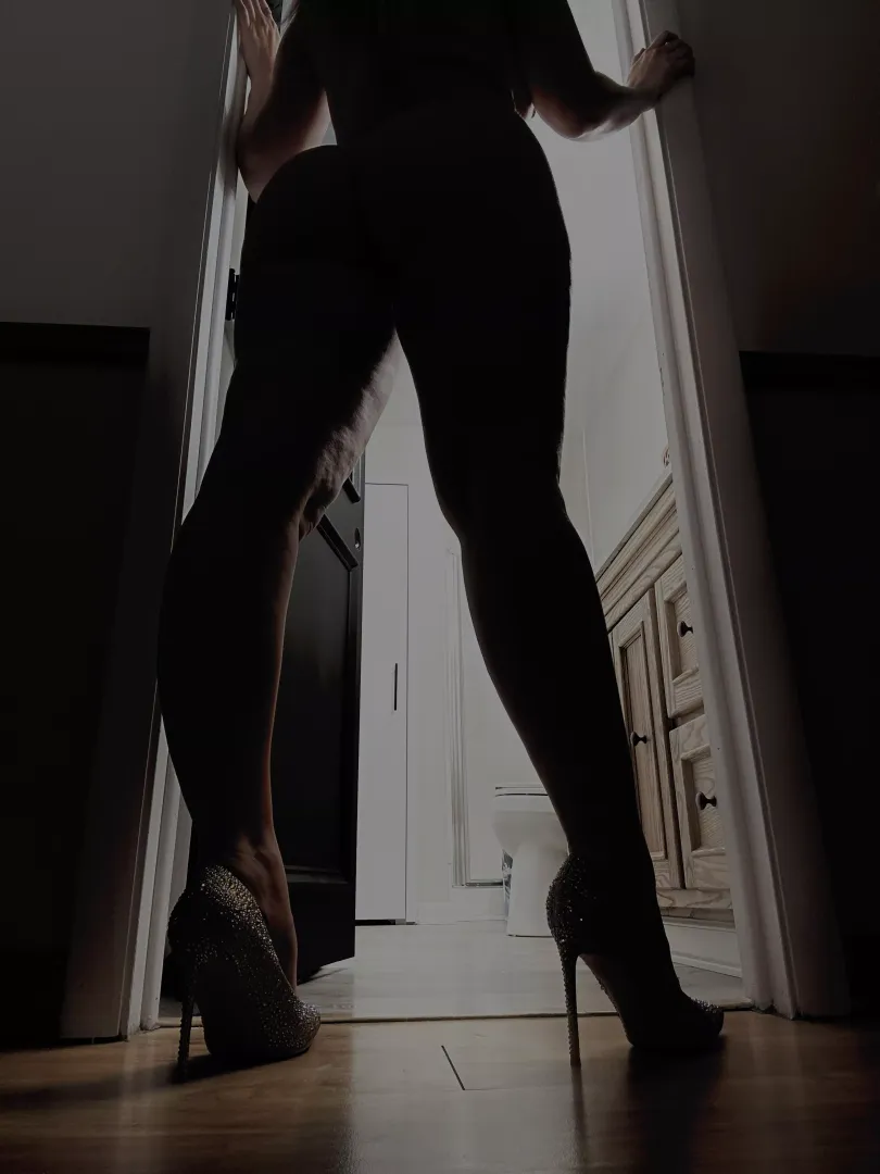 Put my ass on the sink and fuck me good [f] by chloeeelisexoo