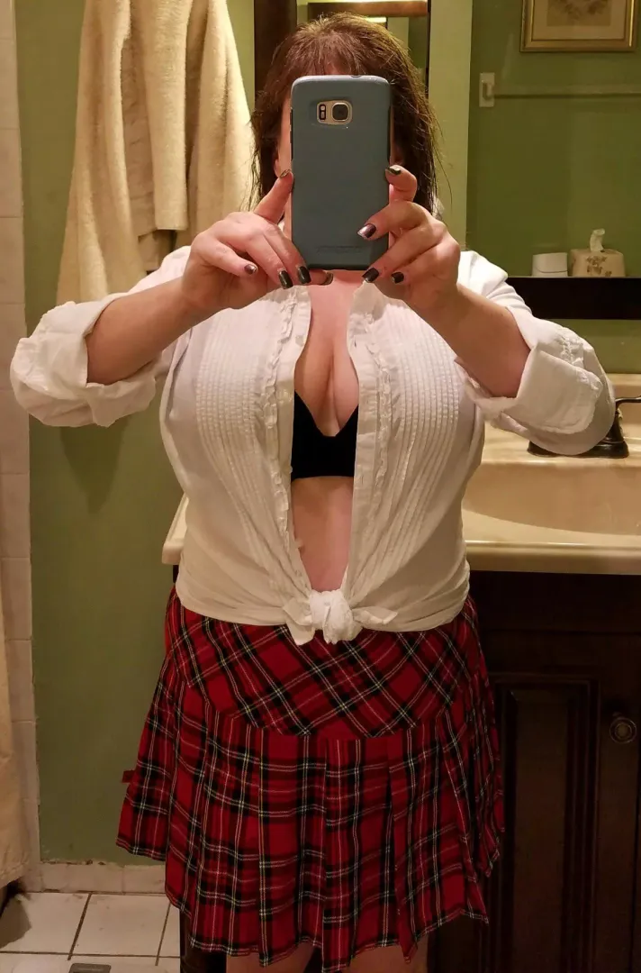 Skirt or Boobs? 👀 posted by Sjuforever