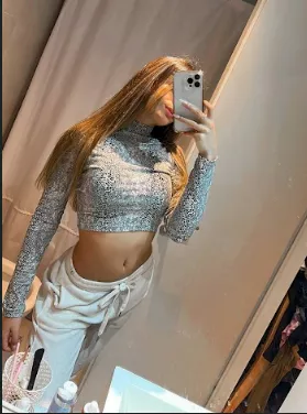 Some say that I look nicely in this top posted by FunRegister3289