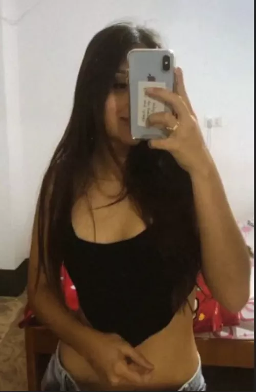 Some say that I look nicely in this top by fehattakoroh