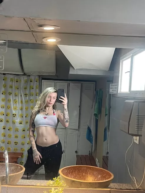 Some say that I look nicely in this top posted by cooperationapples