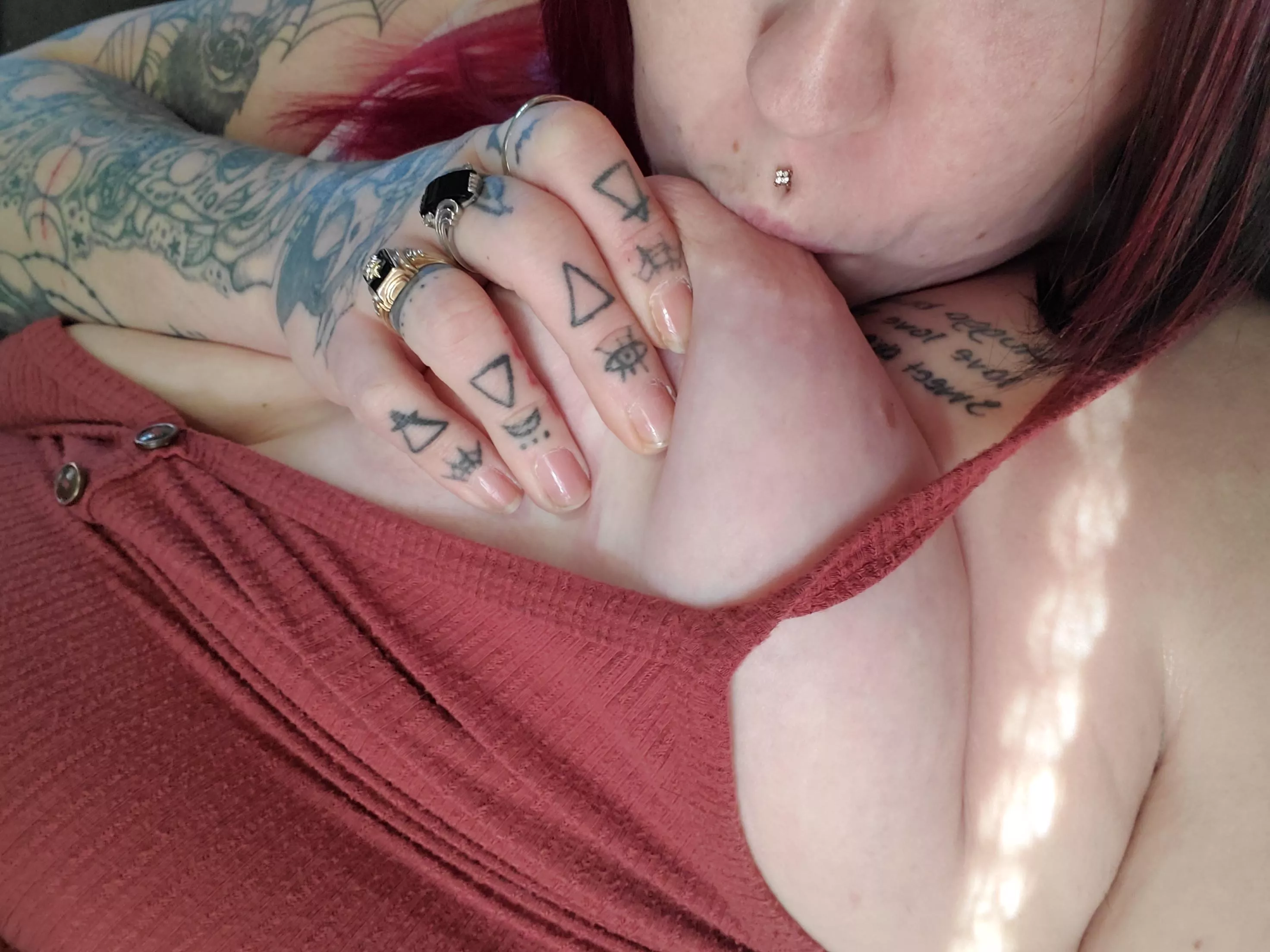 They sag so much I can suck on them posted by Lunaa_Jay