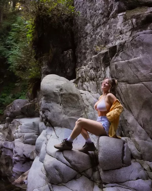 Tits are massive on her by Theyounggetstronger