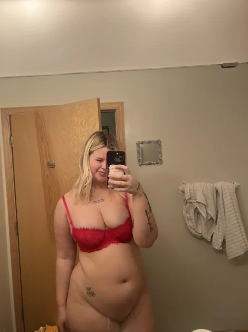 Wanna give me a belly kiss? by wispy_girlwa