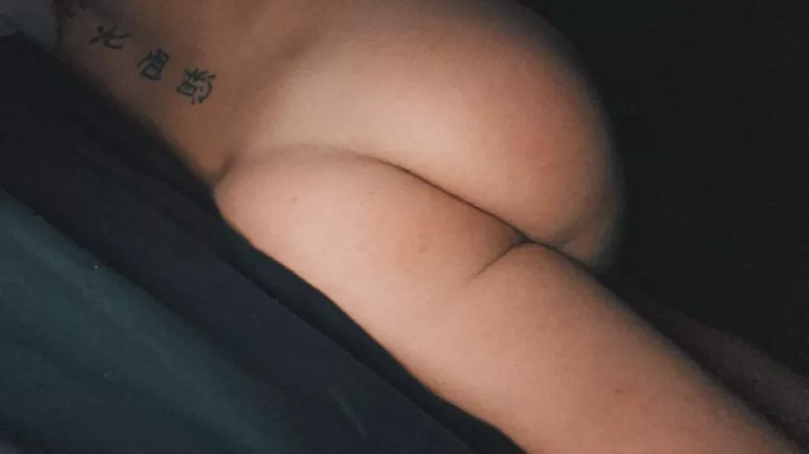 19 bottom UK. dm me and be interesting pls👀 by Few_Analysis4635