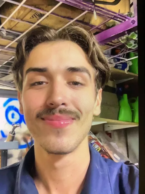 23 6’0 muscular. my snapp is @Vennaeski. Looking to chat by ChocolateCool5349