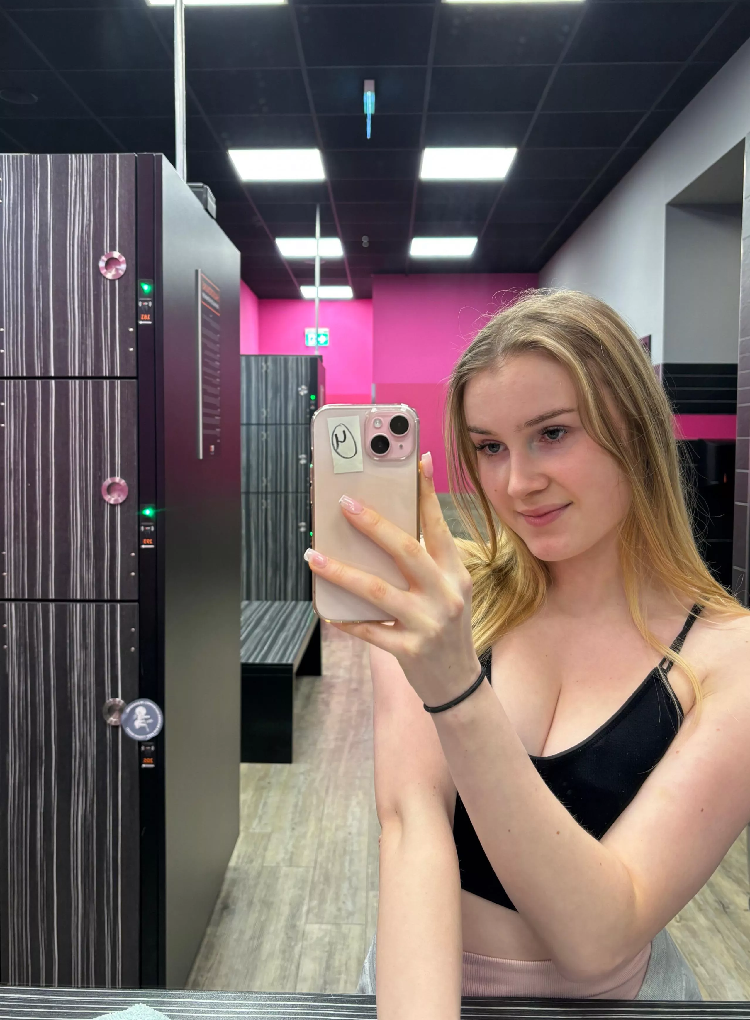 being ready to hit the gym.. who wanna do cardio with me? posted by rosynylone