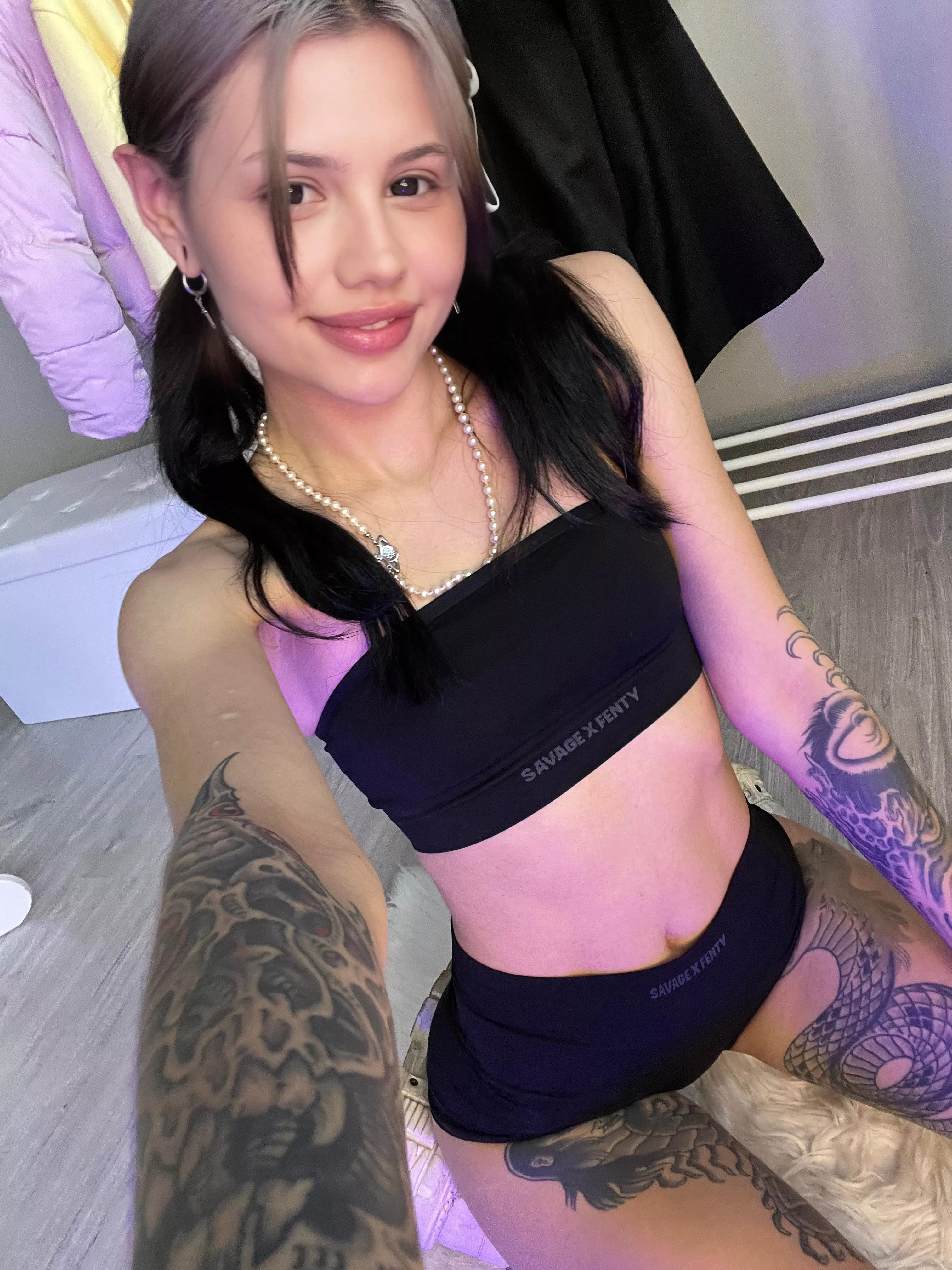 Black in today's croptop posted by FOXAURUSS