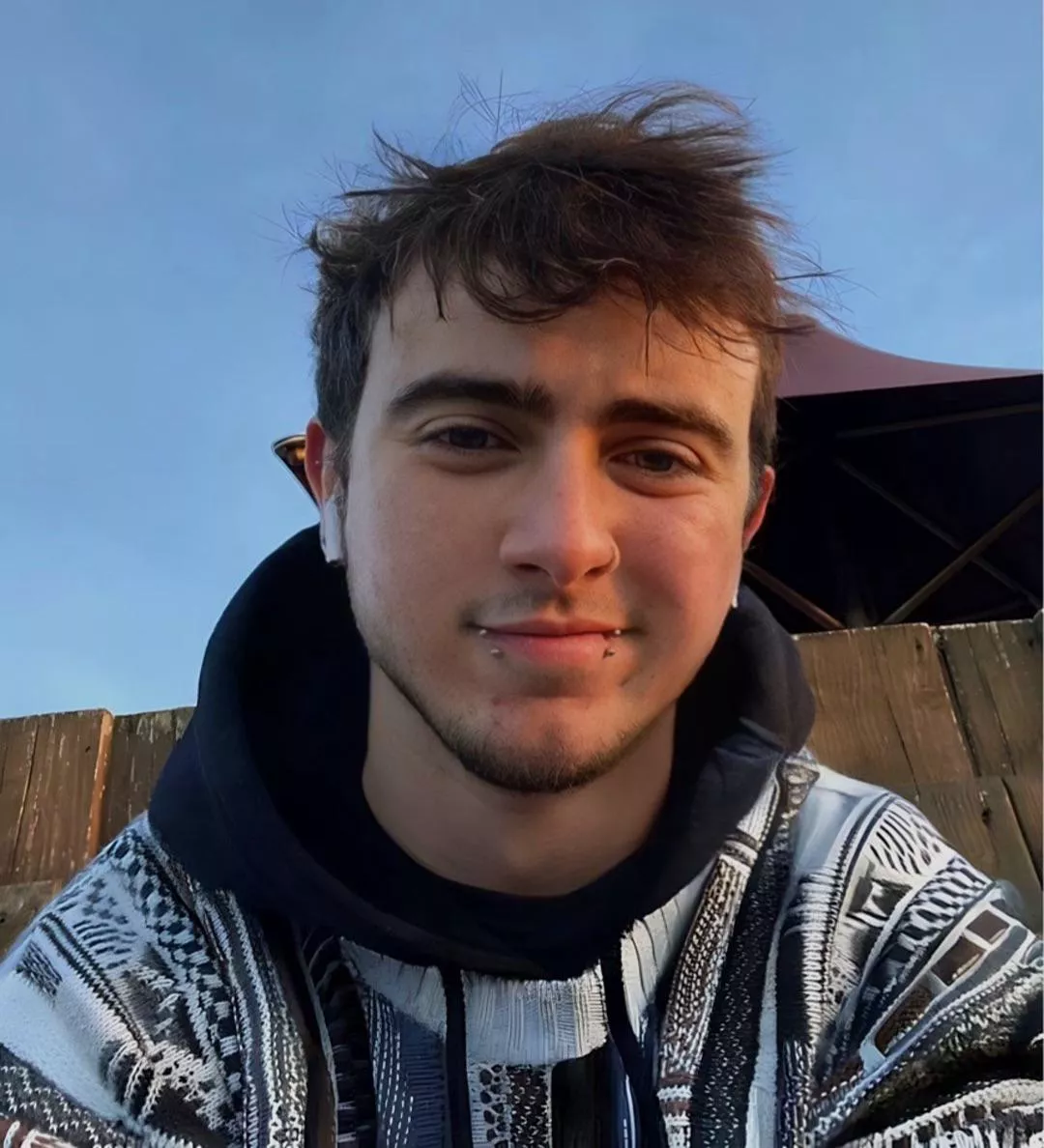 Chilling in coffee shops by the beach 🌊 How’s it going today? posted by Meekocy