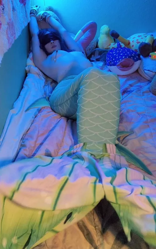 Cuffed mermaid by AlluringAlondra