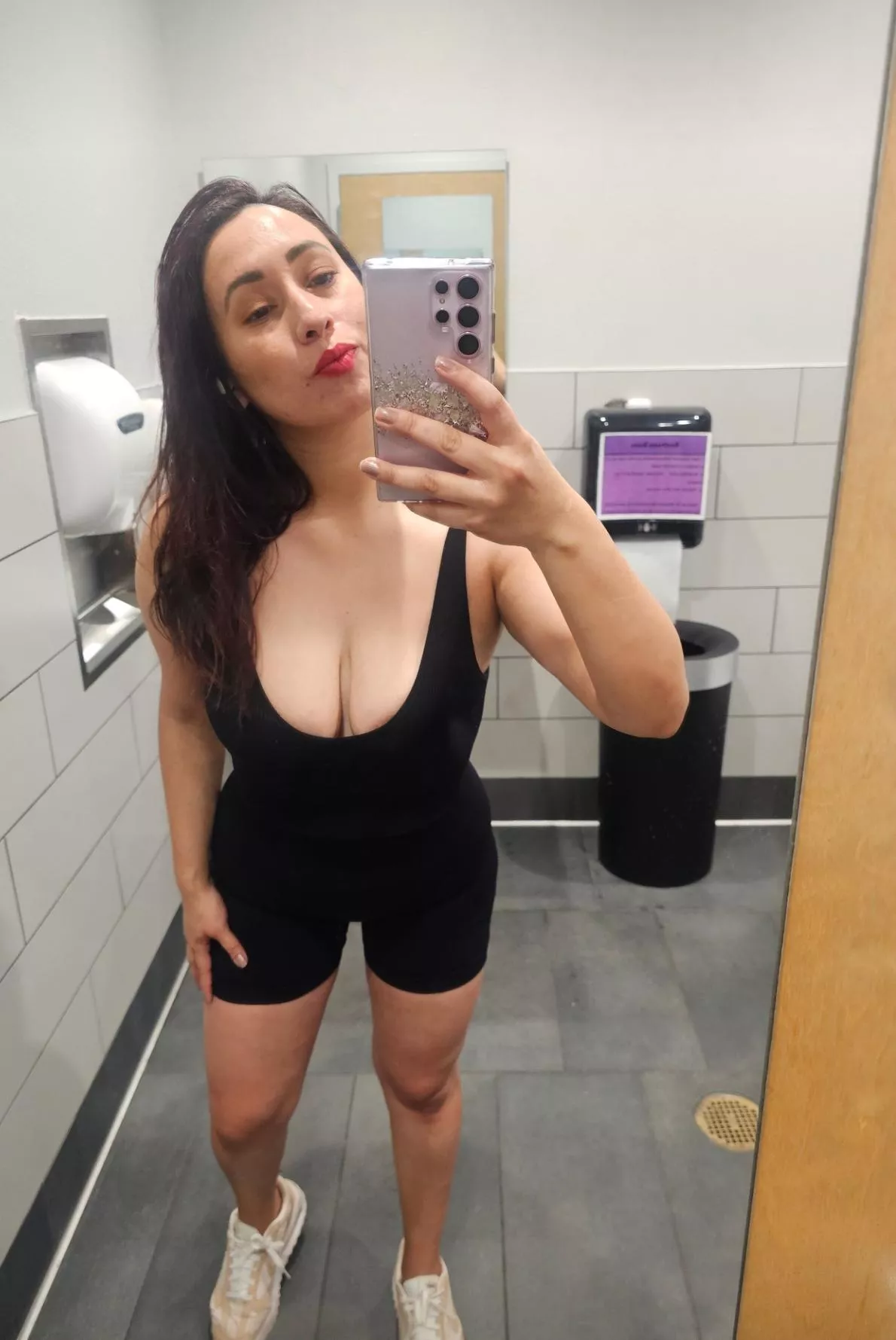 Guys seem to notice you at the gym more braless 🙈 posted by beatrix198