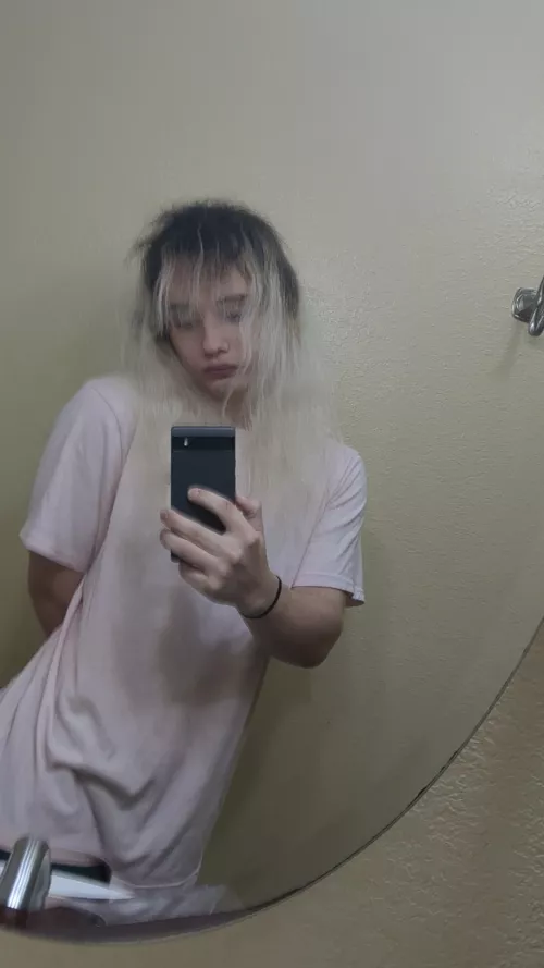 Hai>~< by Informal_While2689