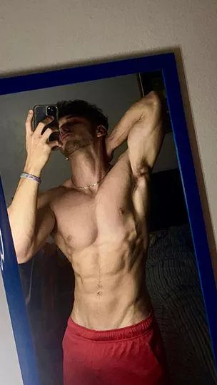 hmm, this body good enough to top you.. posted by Day_Dreamere