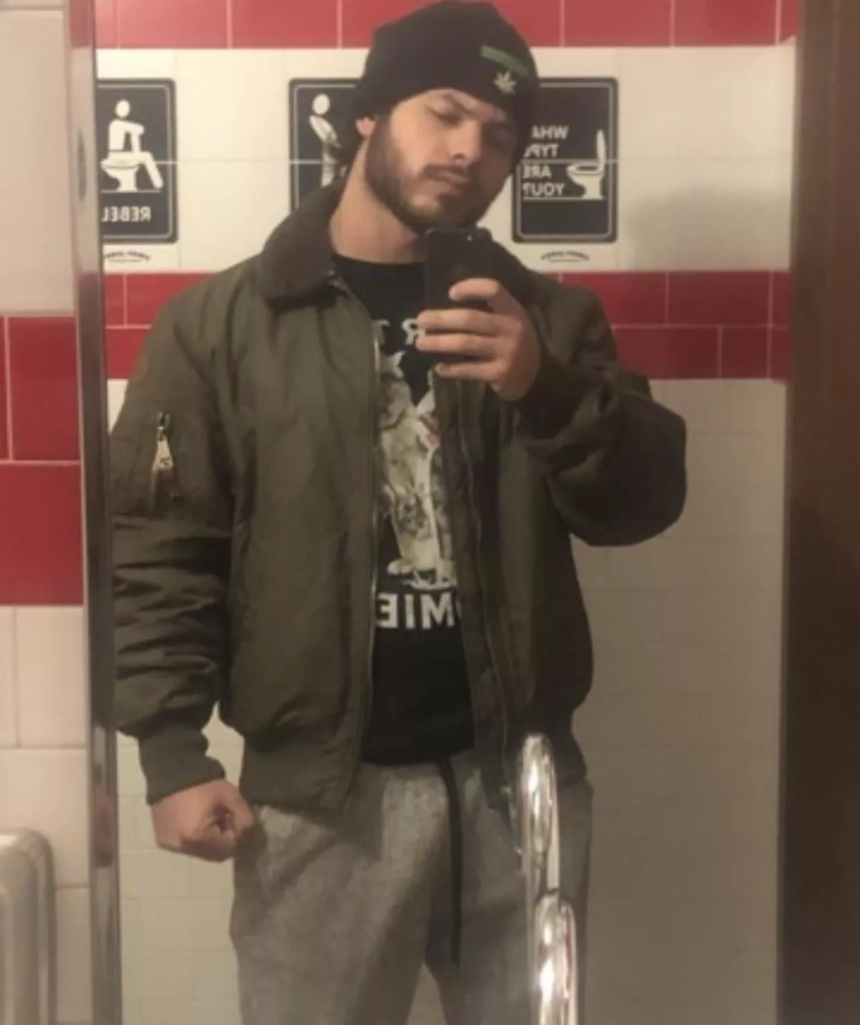 It’s grey sweatpants season posted by TristanMoreau