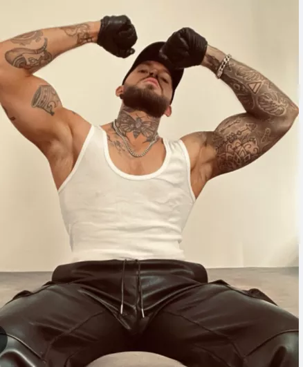 Let me get inside your head and control your mind 🧠 posted by Damonready