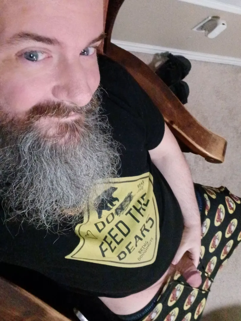 Lil bit cold here tonight so I'm more dressed than usual. But is Woody out and about, hard as usual? Of course dat rascal is, hehe. And yeah, I love feeding bears and cubs. Dad's gotta keep y'all healthy 😂🔥 by BearserkerOne