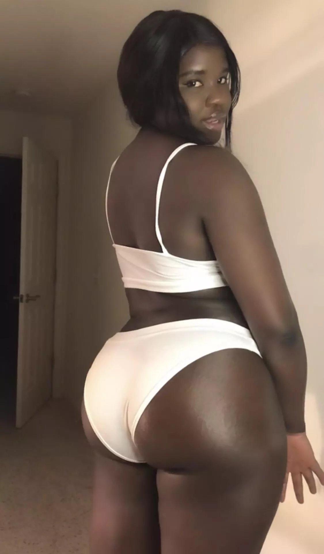 Looking for an older man who knows what to do with it posted by sweetsummer9