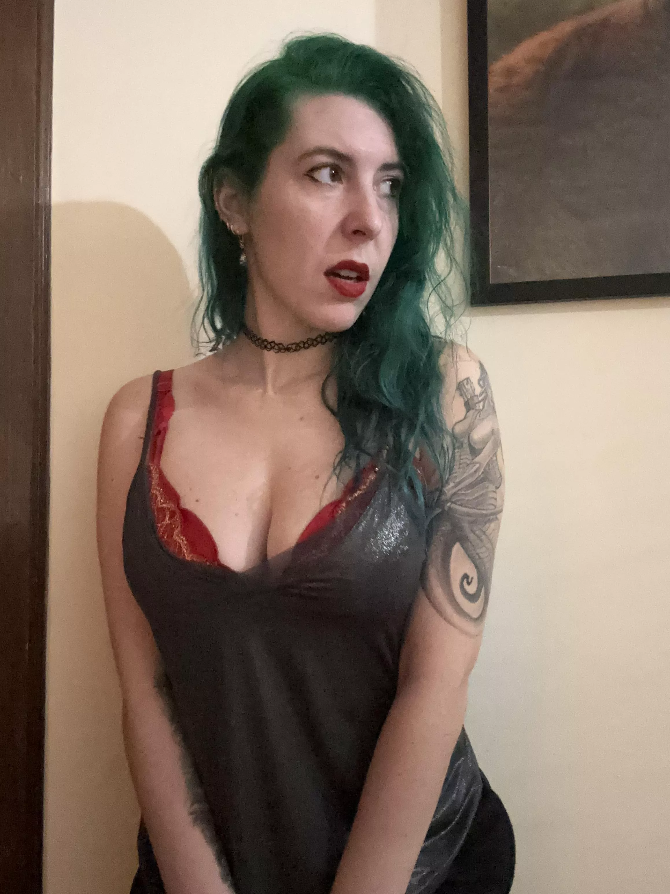 Silky cleavage posted by sirenskiss3