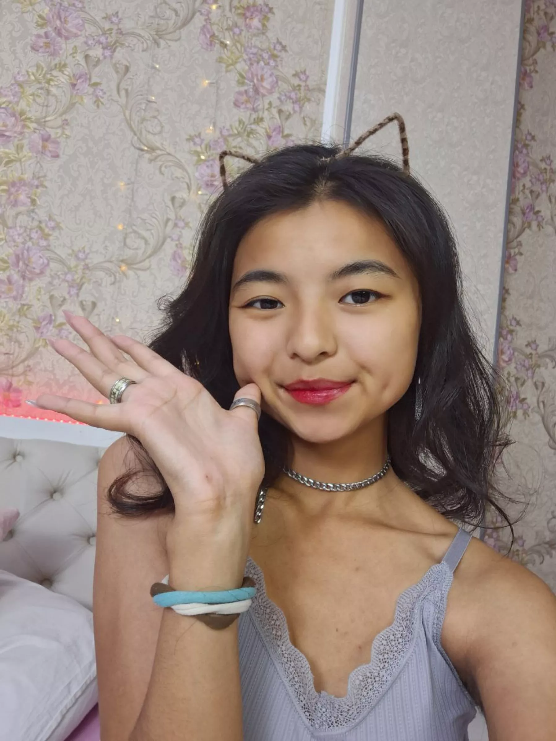 Who wants to play with kitty? posted by PetiteSexyAngel