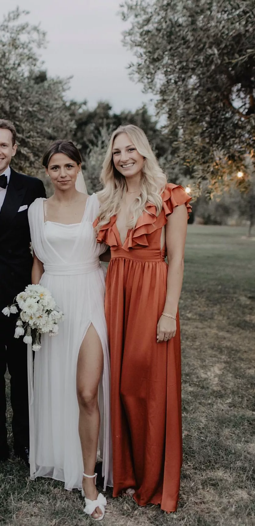 [2] Girls in Dresses posted by GloomyPharasing