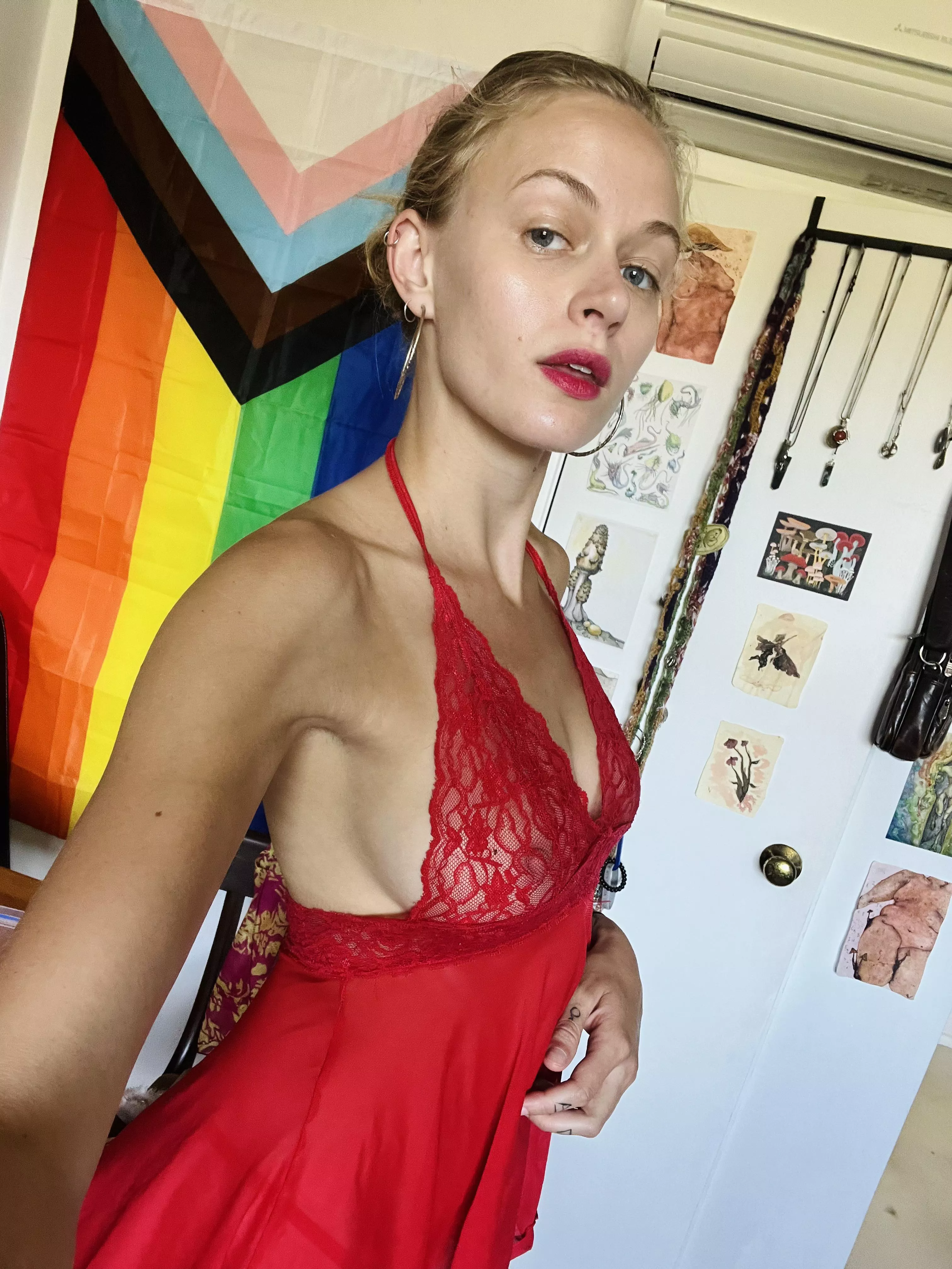 All natural sideboob in red xx posted by timeforjasper