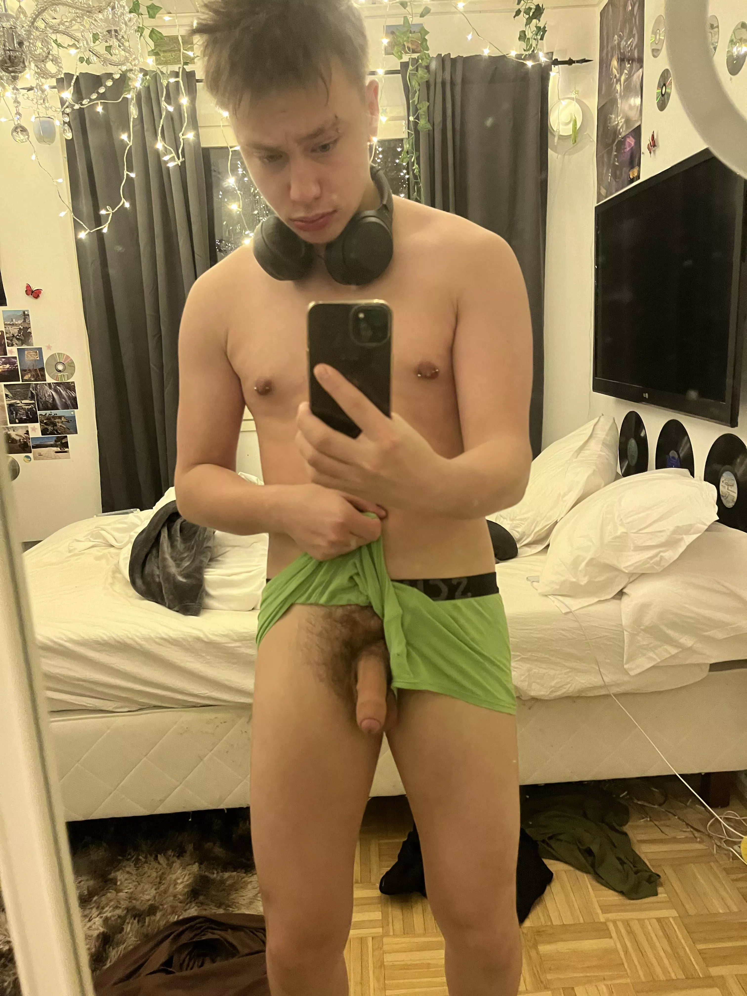 Already horny and it’s 7am posted by Jessdudez