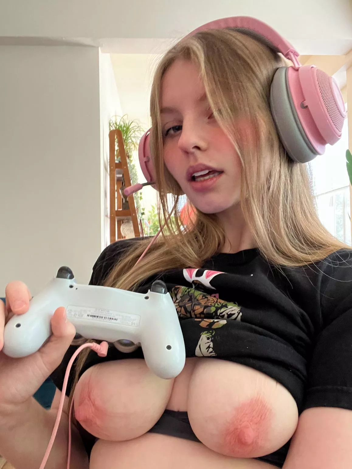 any older Redditors like my 18 year old gamer tits? posted by iggytheprincess