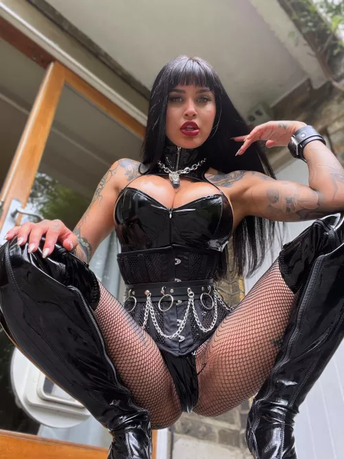 Boot up, tease on by starklyFeign