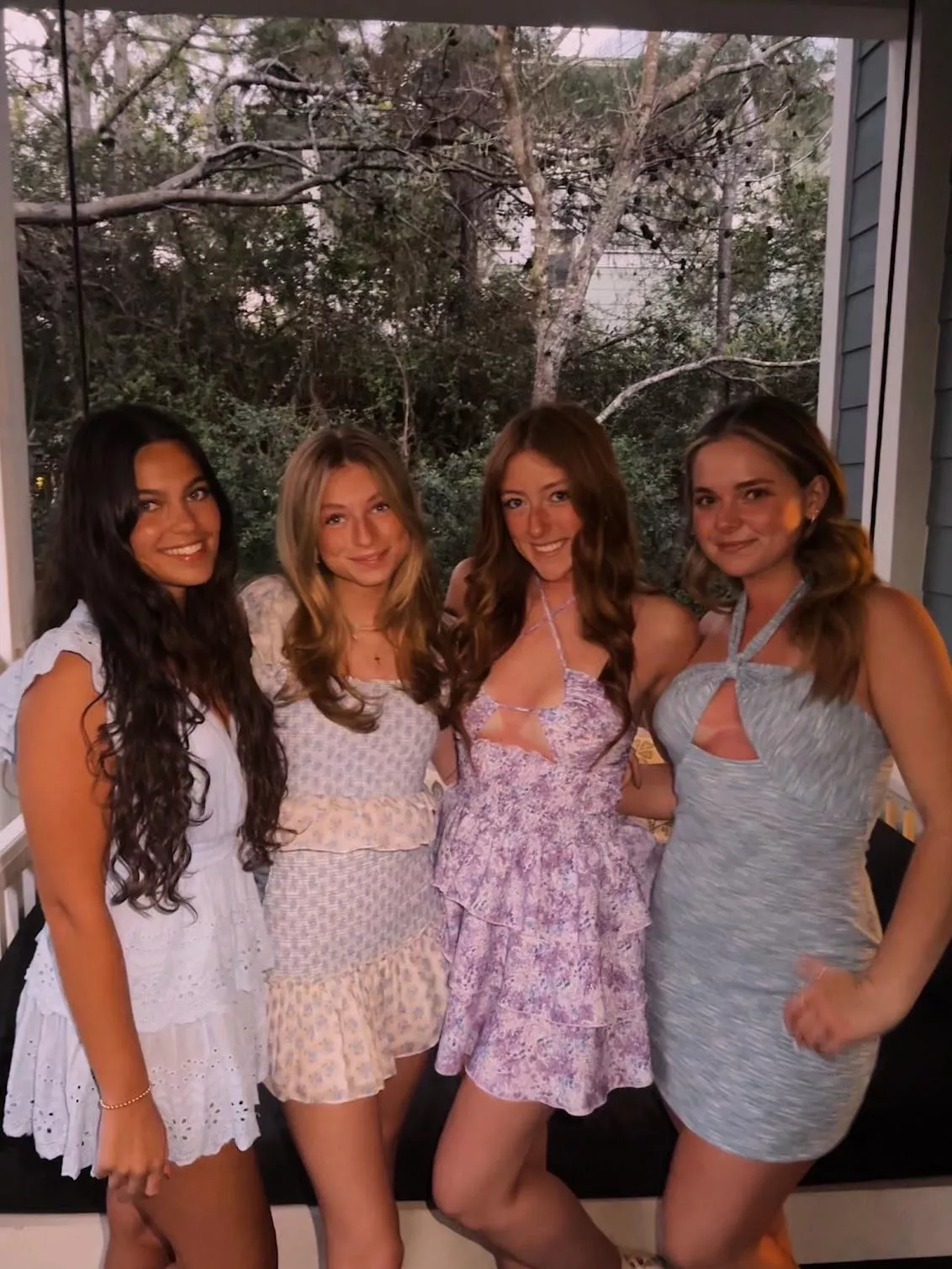 Cleavage taines! posted by Phish86c