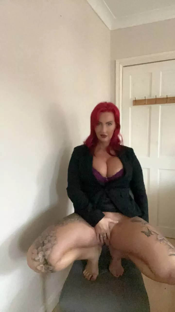 do you like mommys leather jacket😈🤤 posted by _andreasuzanne