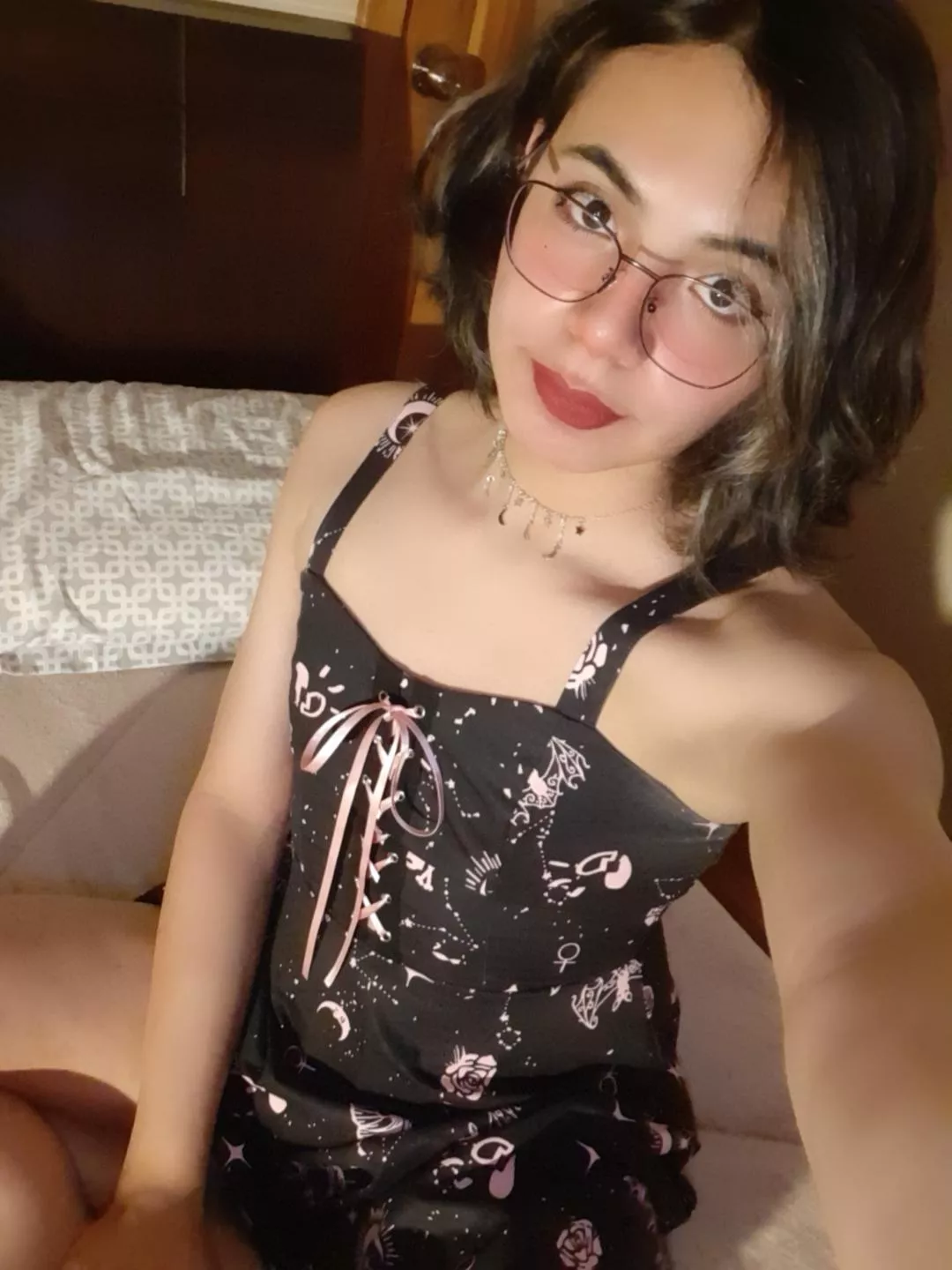 exams are finally over and I get to feel pretty again 😼💕 posted by niconitsu