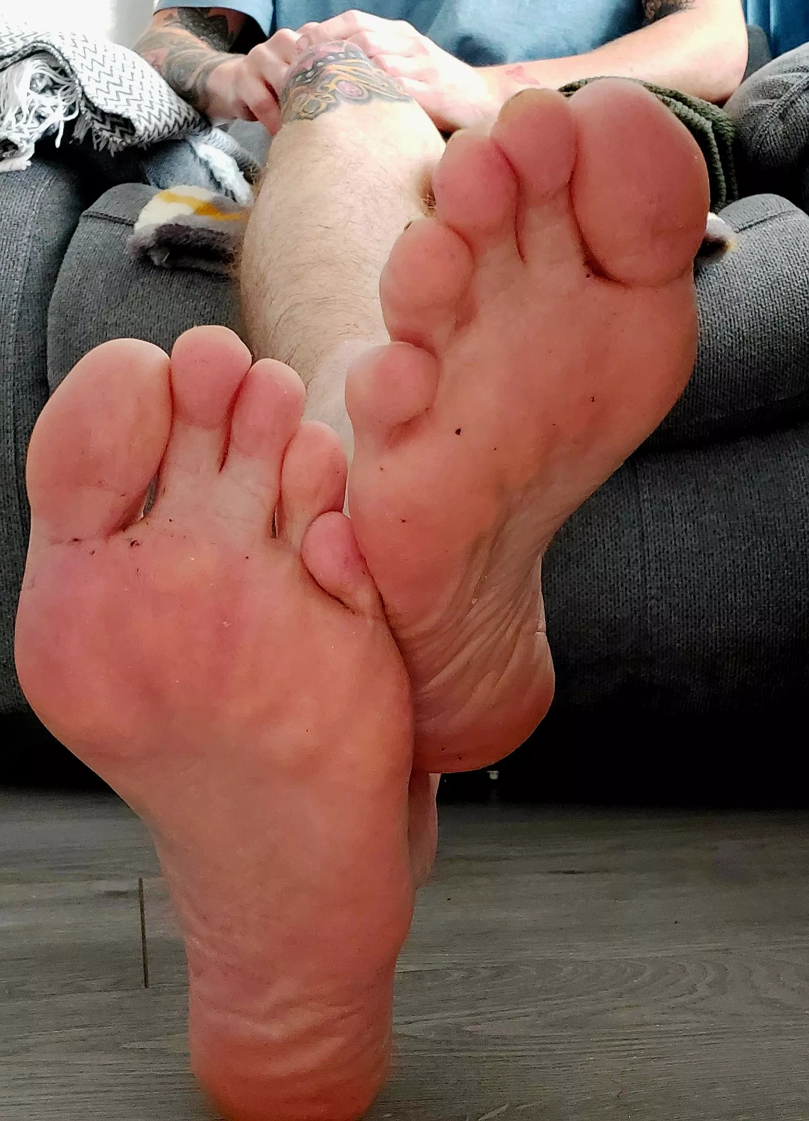 For the boys who like to obey and suck feet while I have a wank posted by BedroomActive798