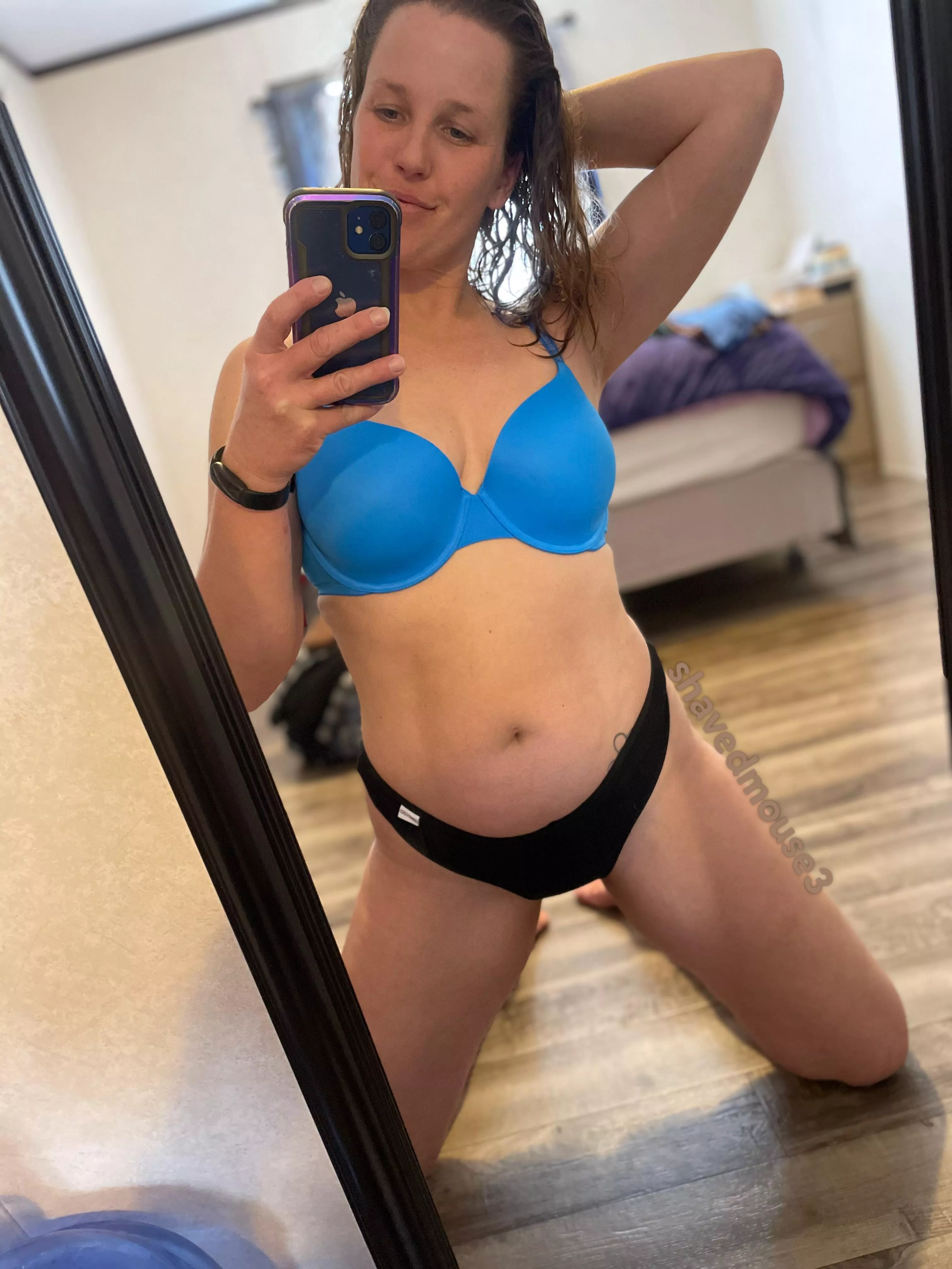 Happy hump day milfie. posted by shavedmouse3