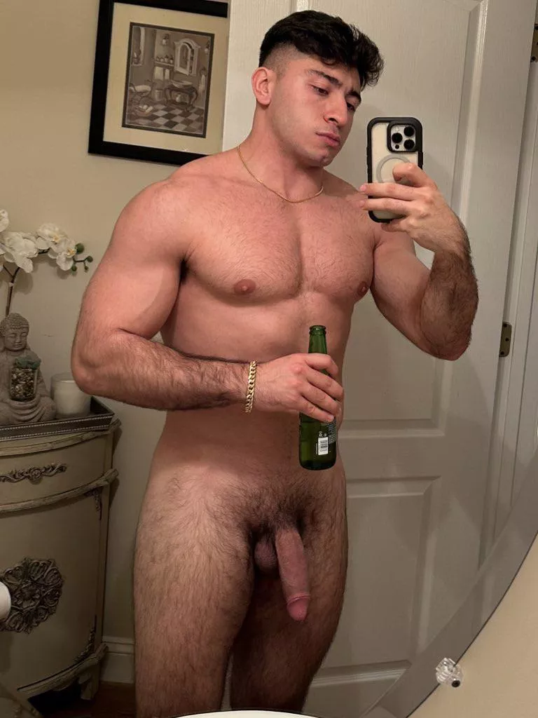 HAVE YOU EVER PARTIED WITH A HIMBO? [24] posted by PersianMasterReddit