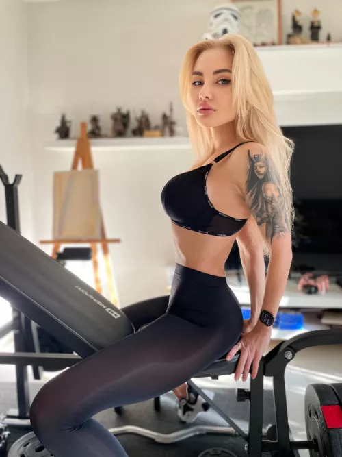 I always wanted to be a redhead, but this color doesn't suit me... by CladLoir