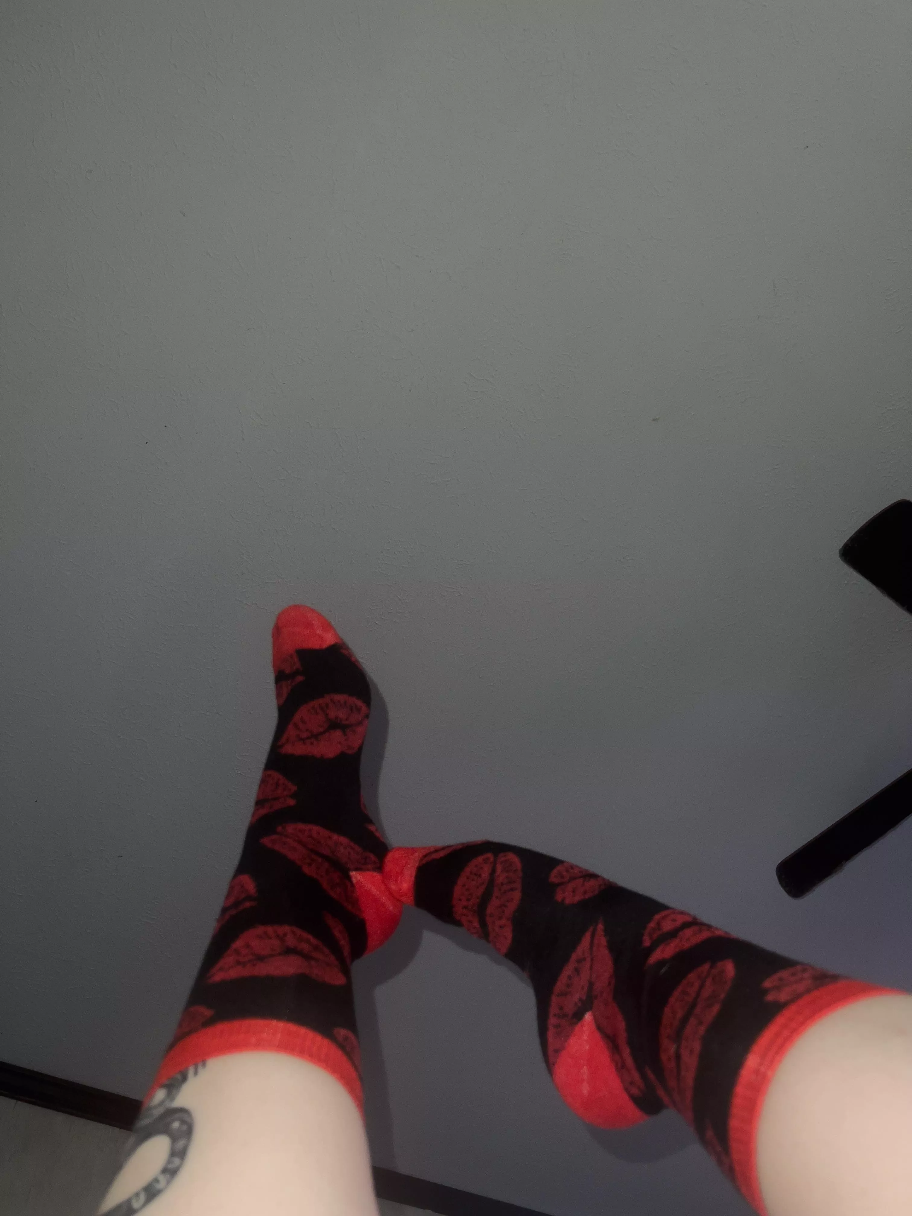 I bet you wish these were your lips💋🤭 posted by Ill_Establishment688