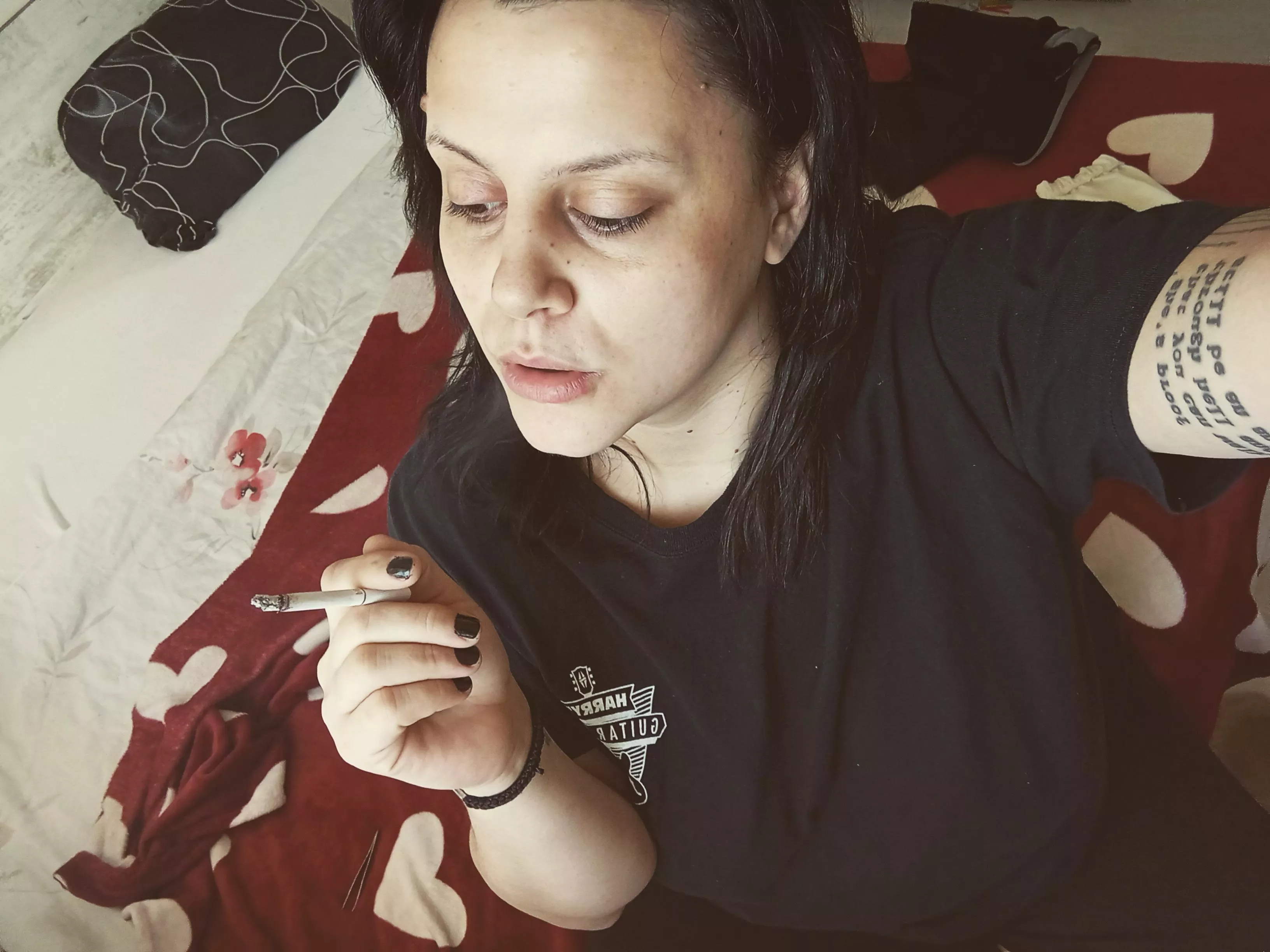 I want someone to make me smoke a lot more than I do🚬🚬🚬🚬 posted by giahoney