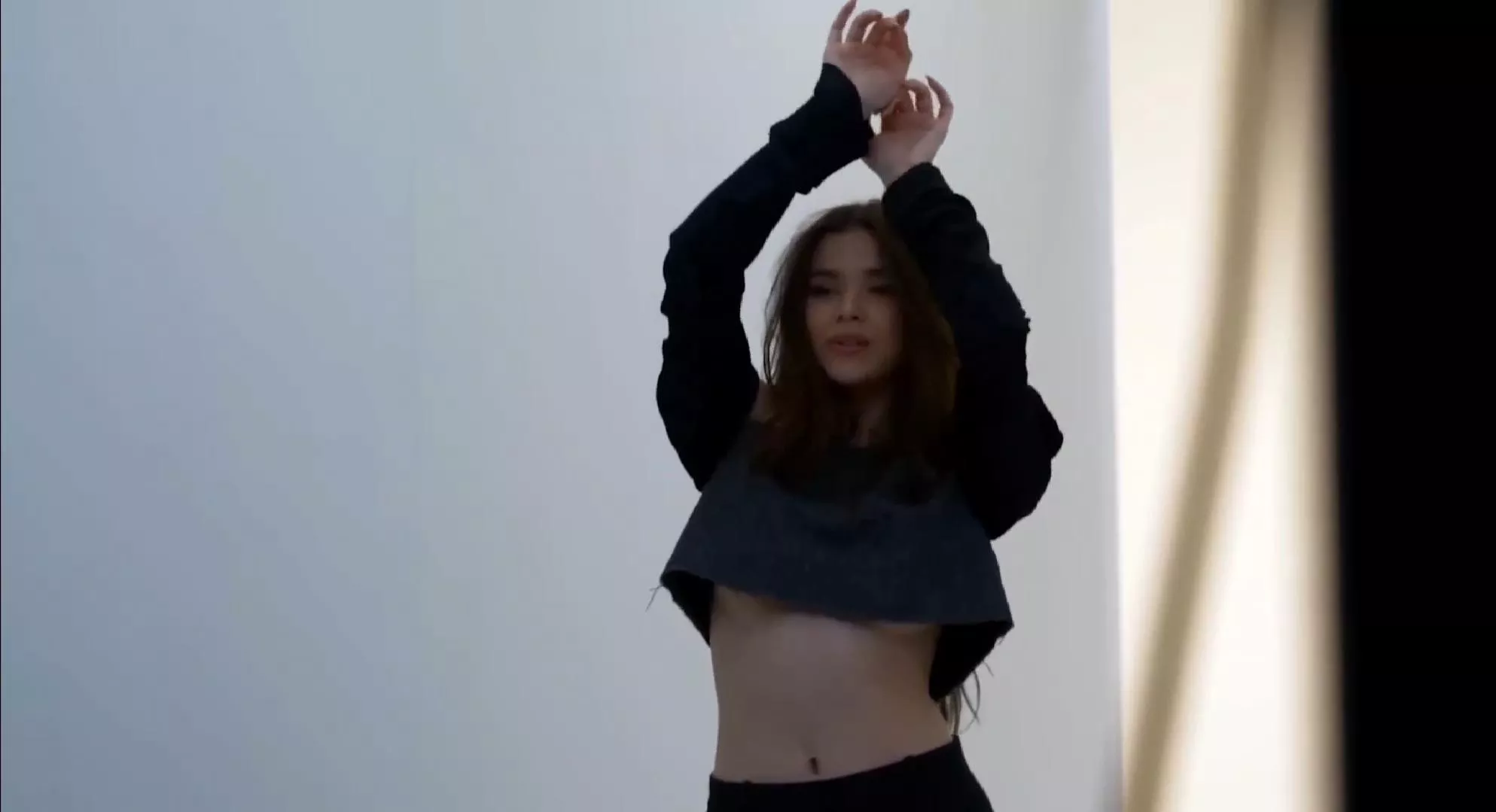 I would really like Charlee Chase/Dr Tickles to tickle Hailee Steinfeld wearing this crop top in the X stand. Especially considering when her arms are tied above her head, her breasts and nipples would be exposed and ready to be tickled along with her be posted by Former_Individual_39