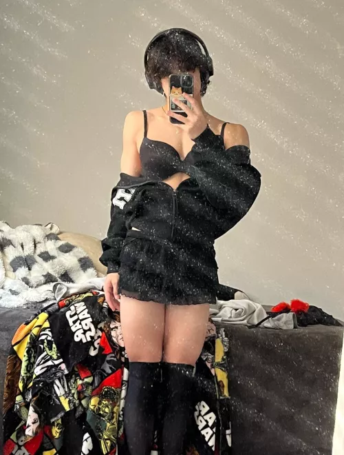 its hard being 5’2:( by chiya-jade