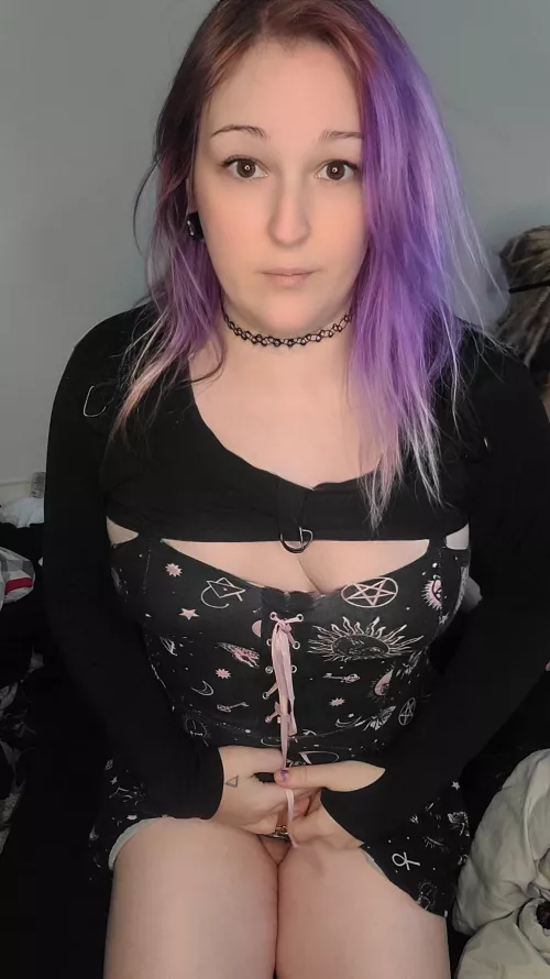 Just a girl in her cage having inappropriate thoughts by MillaTheWafer