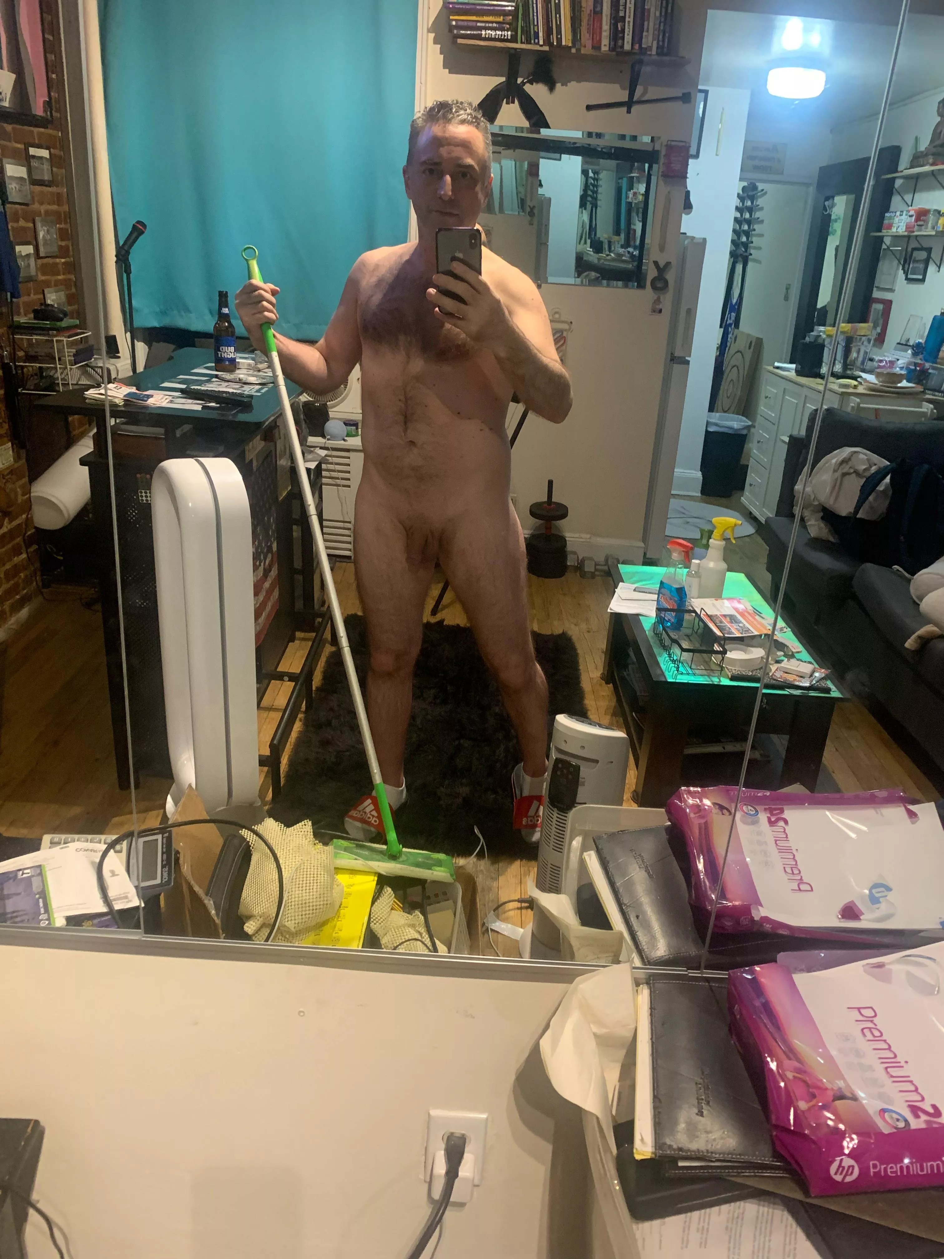 NAKED CLEANING APT HOPING NEIGHBORS WATCHING ;) posted by nmarino01x