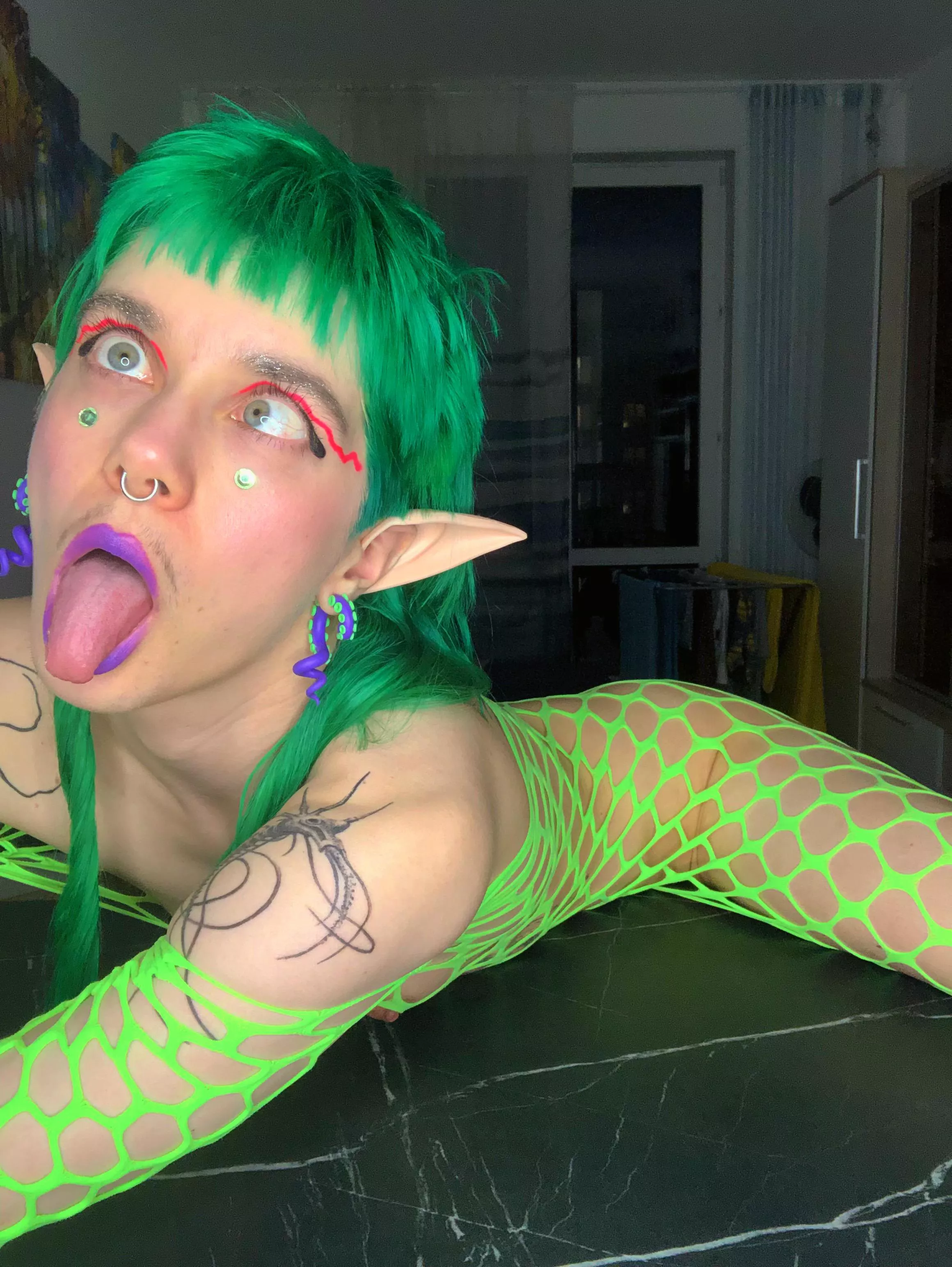 Naughty elf wants to play 👻[Enby] posted by kiki_morra