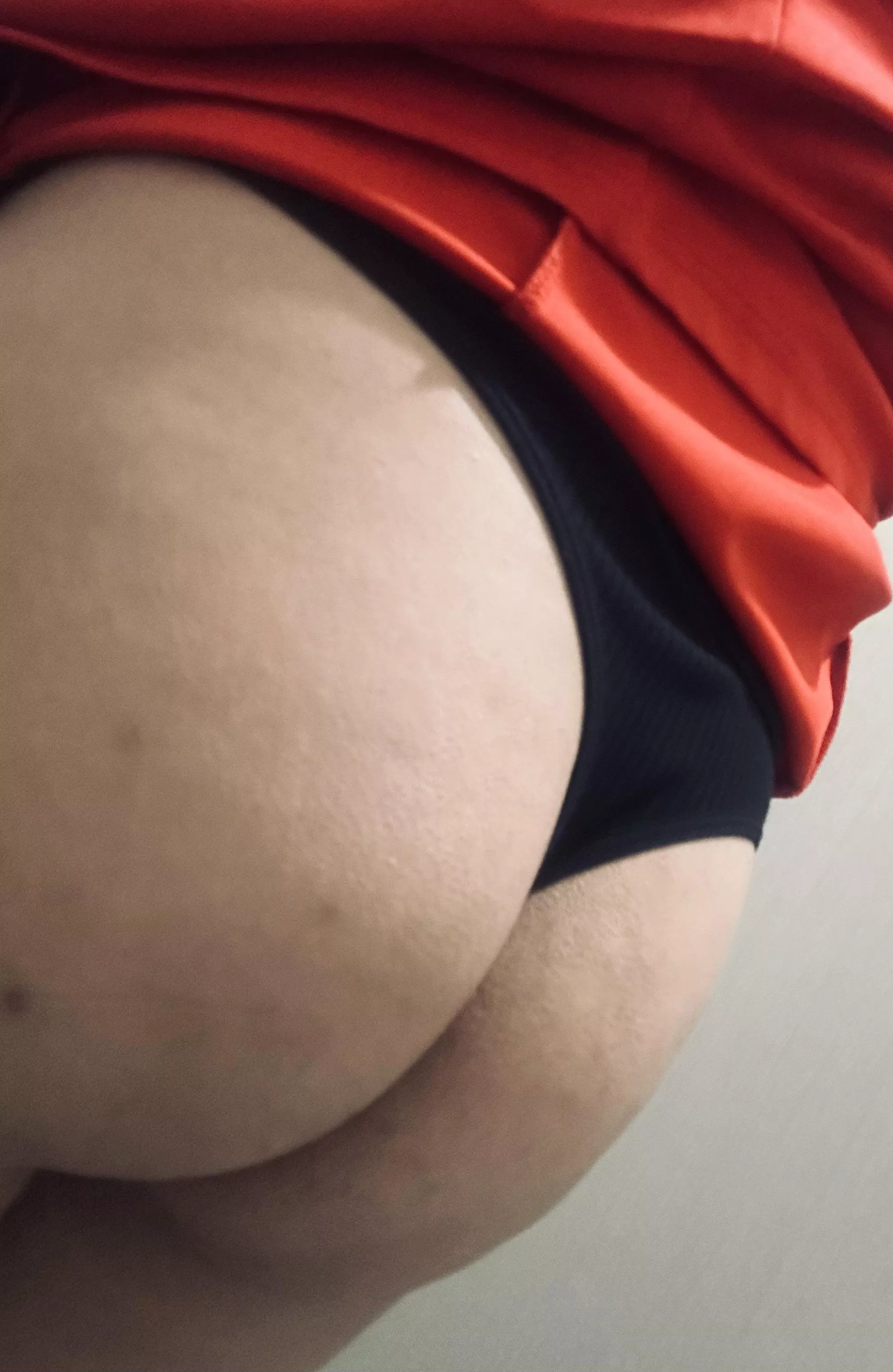 Slowly getting used to thongs [f] posted by Secret_Confusion2906