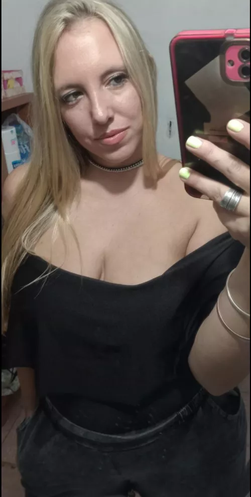 So sexy and always want to take a selfie like this by nicolenextdooor