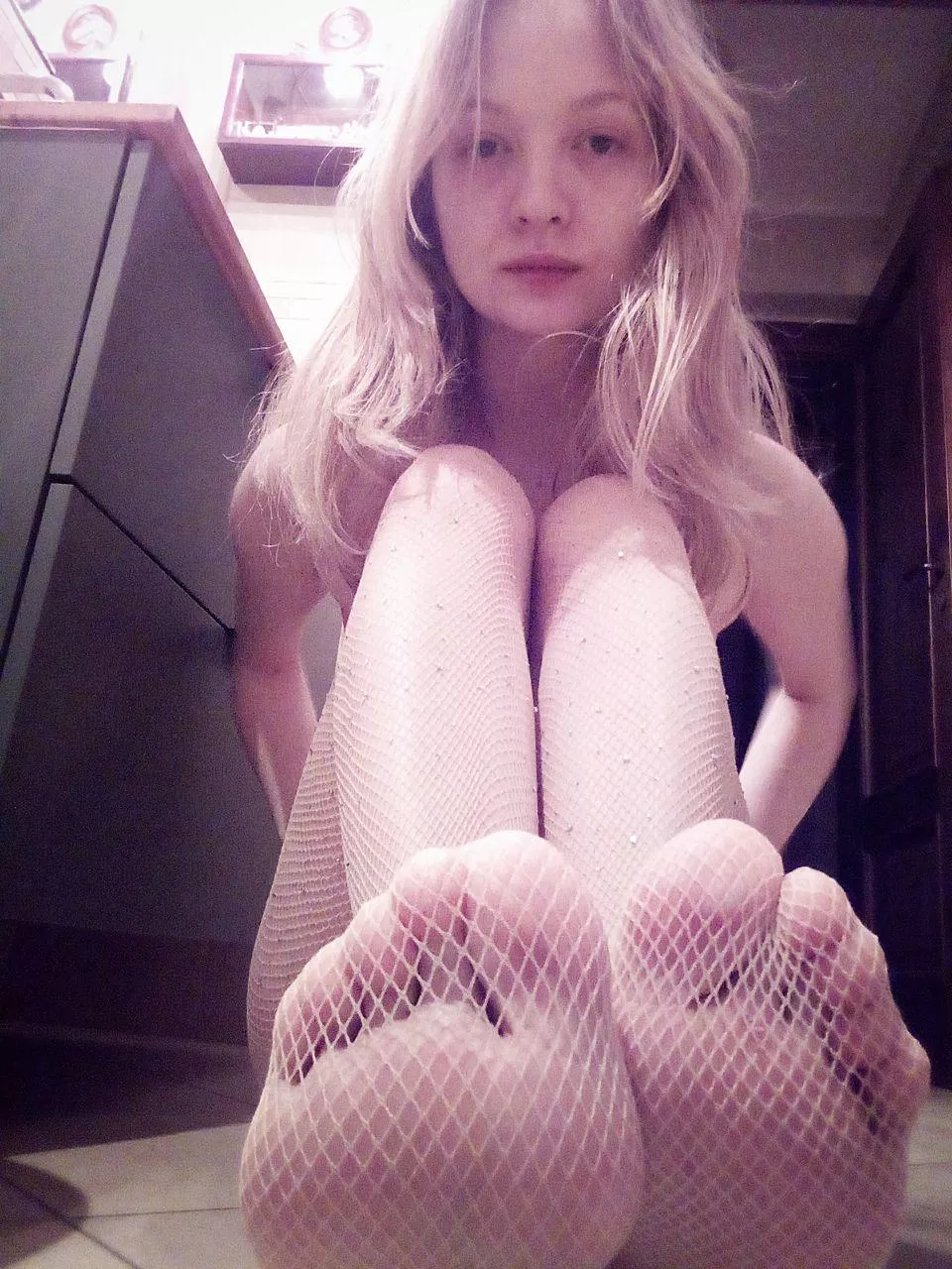 🦶🏻Toes in light Fishnets✨ posted by RedLilGirl