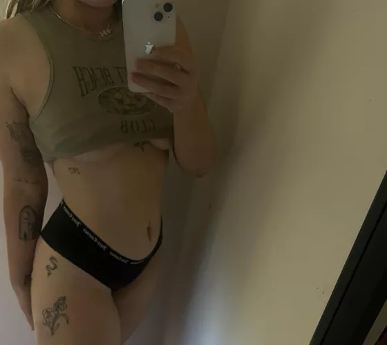 What do you rate my body? 19F btw 🥰💦 by Many_Coast1527