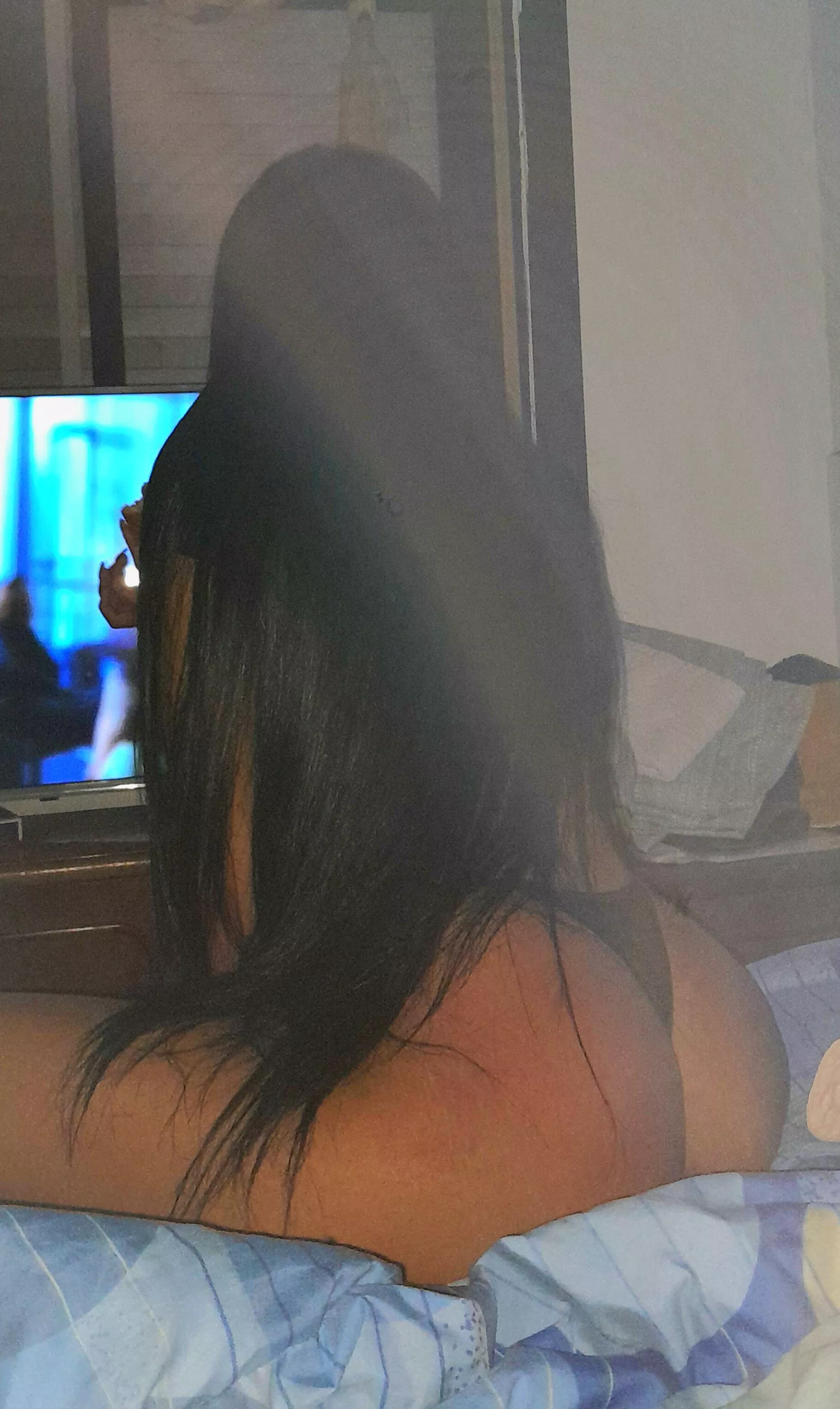 with my favorite series on your sofa.. posted by carito_okk