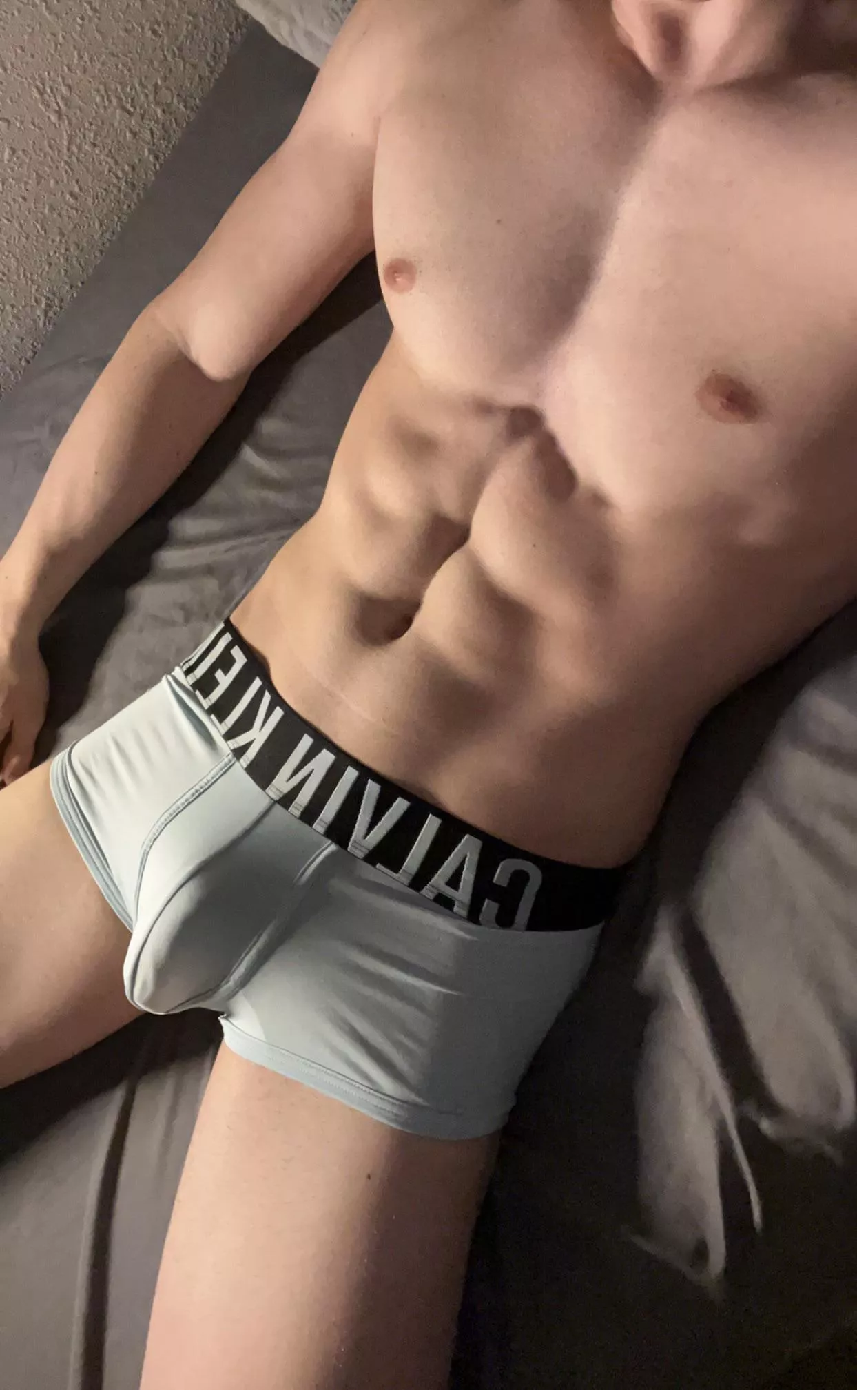 24 us into muscular fit guys send a pic o_j131 posted by olijames13