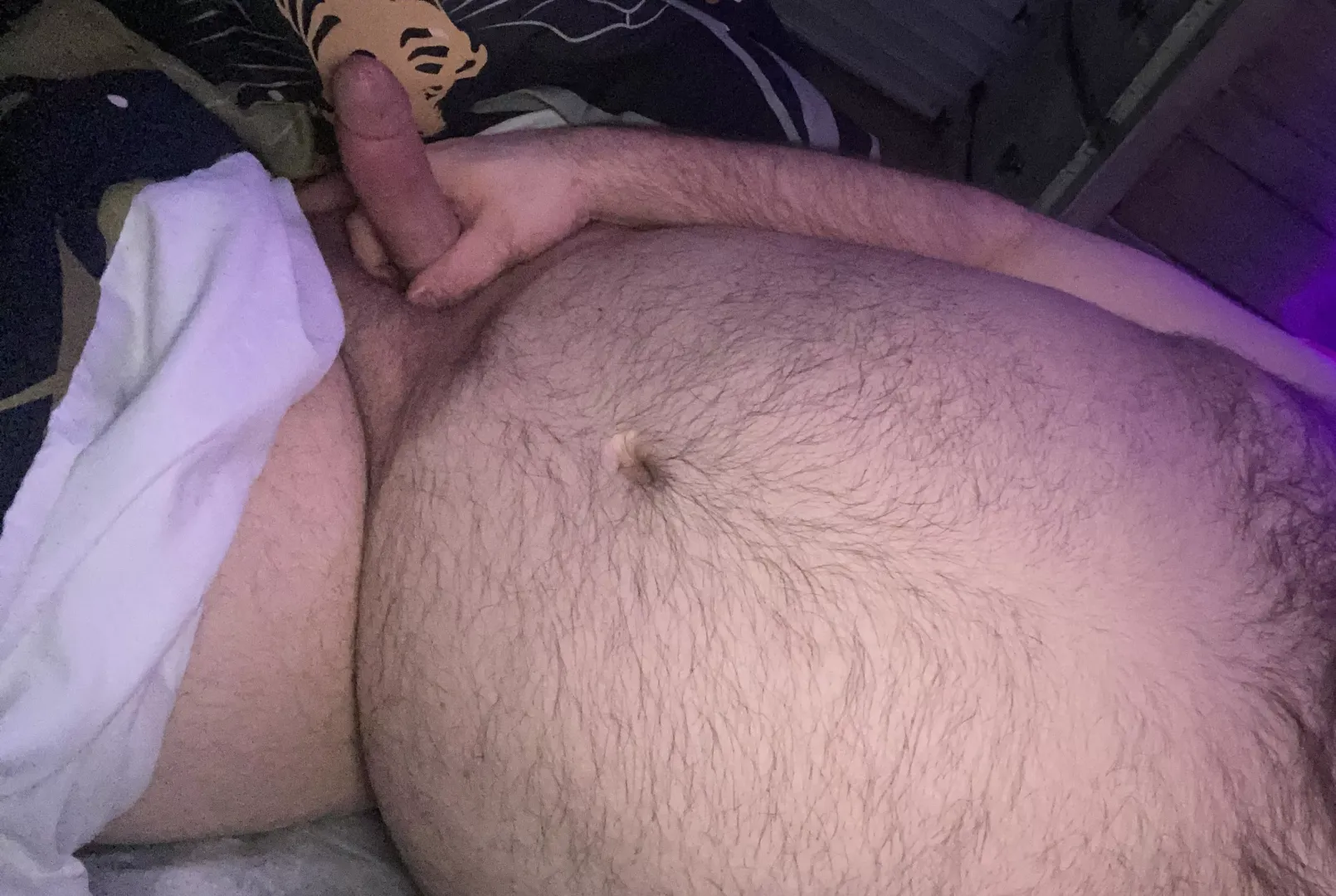 35 Horny bear chub. Anyone wanna swap pics and jerk off? posted by LuvAssCock
